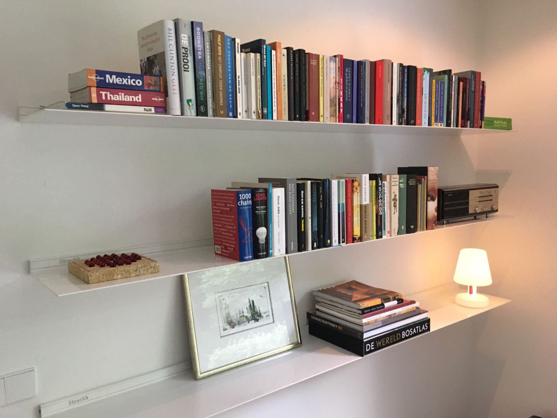 Custom wall shelves Thin, strong design Order Strackk in white